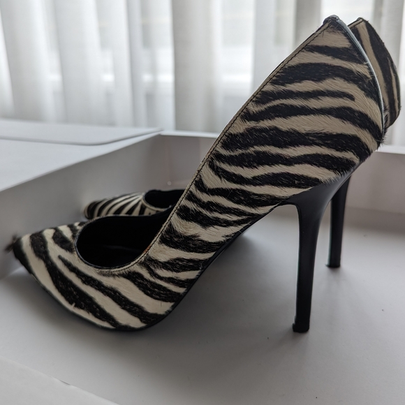 GUESS White Black Zebra Animal Print - Picture 2 of 3